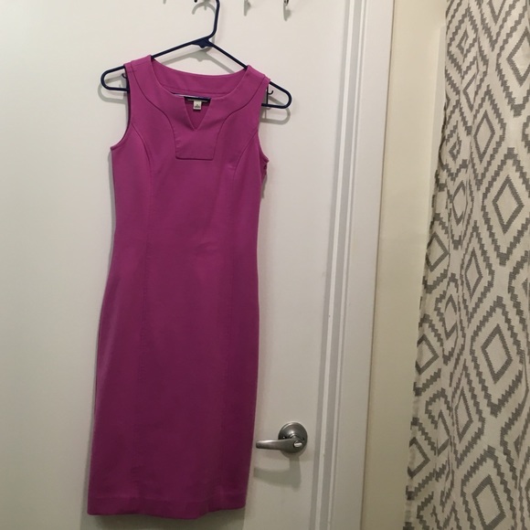 Fushia Banana Republic v neck form fitting dress