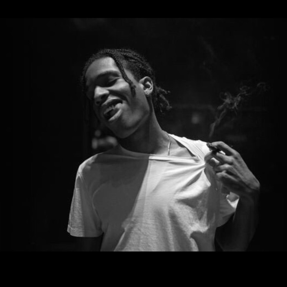 Meet your Posher, Paige - Picture 1 of 1