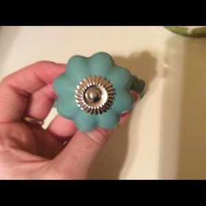 Dresser / furniture knobs