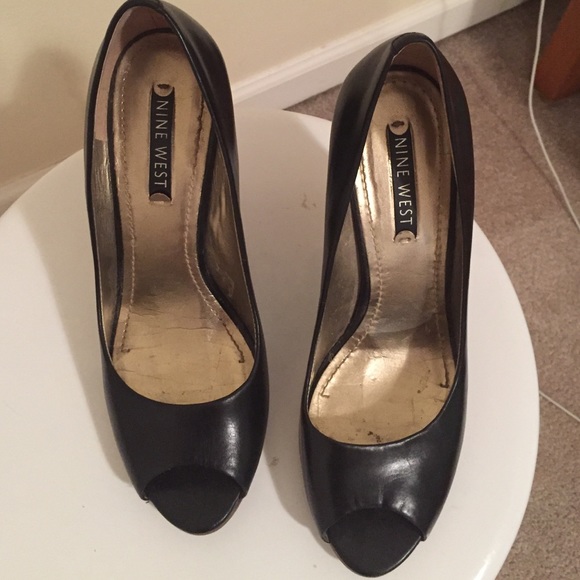 Nine West black 4" heels. Size 7.5M