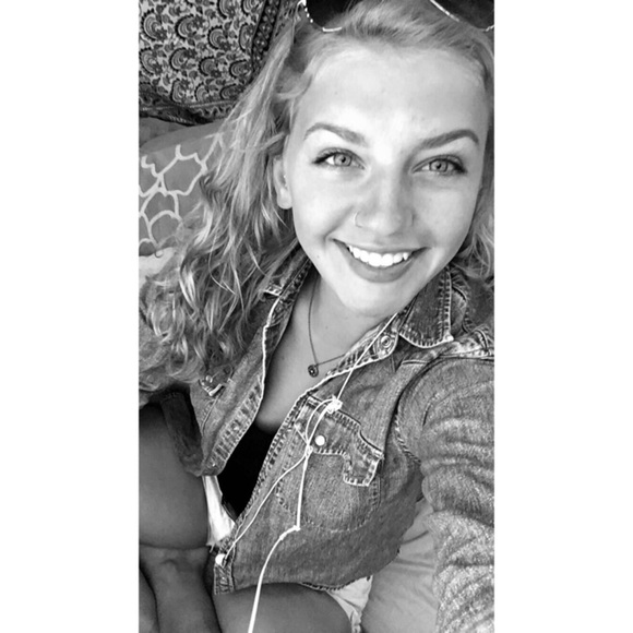 Meet your Posher, Jessica - Picture 1 of 1