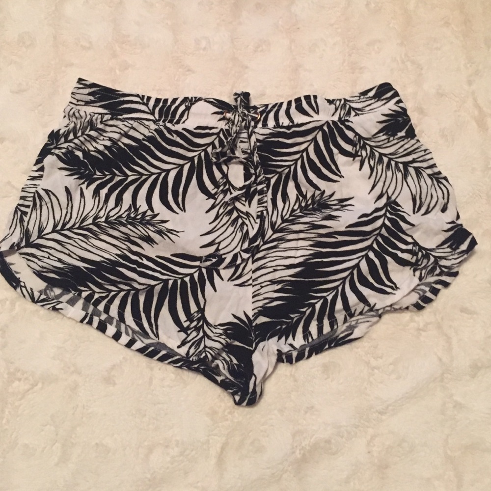 Medium Kendal and Kylie shorts ! Price firm