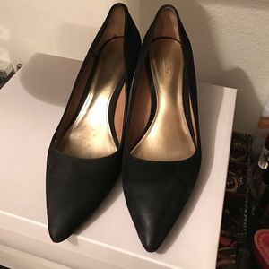 Coach pumps with animal print heeel