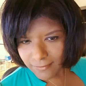 Meet your Posher, Devona