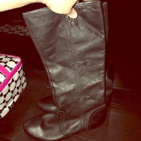 Leather black boots