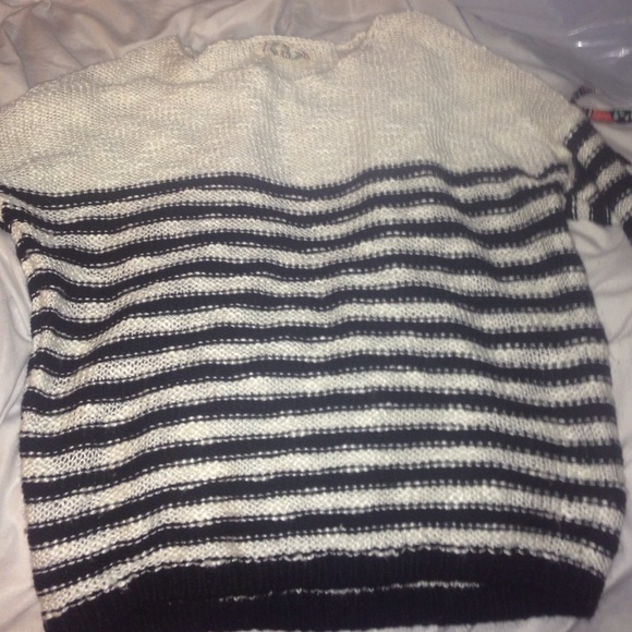 adorable sweater! size S