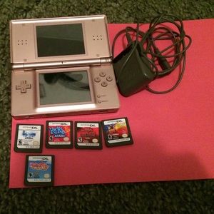Nintendo DS,5games,charger