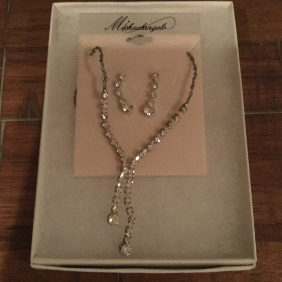 🎉SALE🎉🍾 Earring & necklace set: David's Bridal