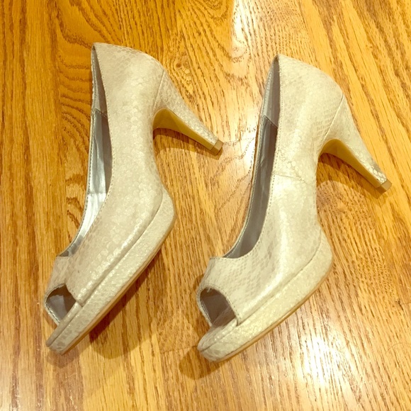 Peep toe white and silver heels!