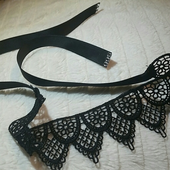 Host Pick☇Black Lace Choker - Picture 2 of 2