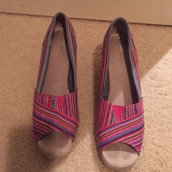 TOMS wedges