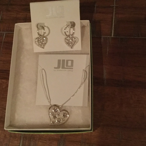 Earring and necklace set