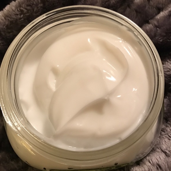 Lavender and chamomile body lotion - Picture 2 of 2