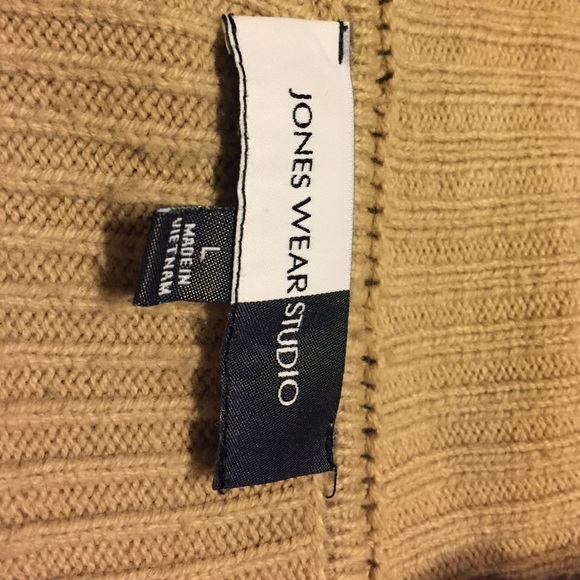 Sweater - Picture 3 of 3