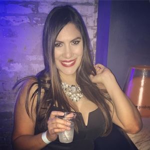 Meet your Posher, Senia