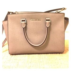 Michael Kors Selma Pearl Grey Handbag