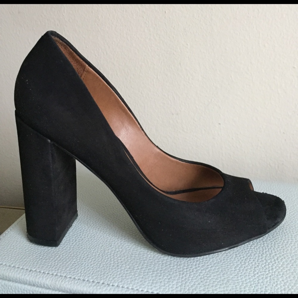 Steve Madden black suede peep toe heels size 7