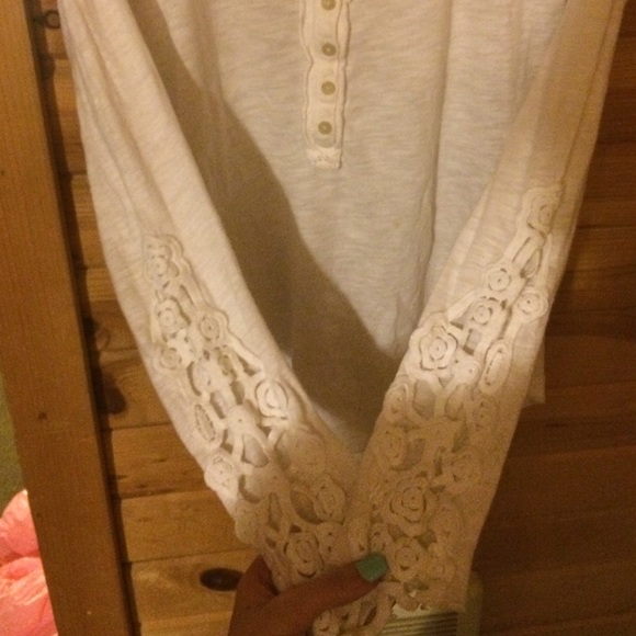 Long sleeved white blouse - Picture 2 of 2