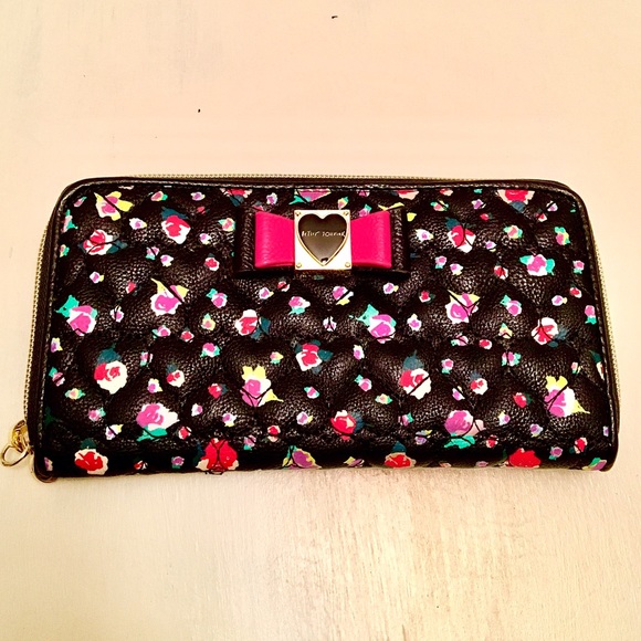 💟Betsey Johnson Wallet💟