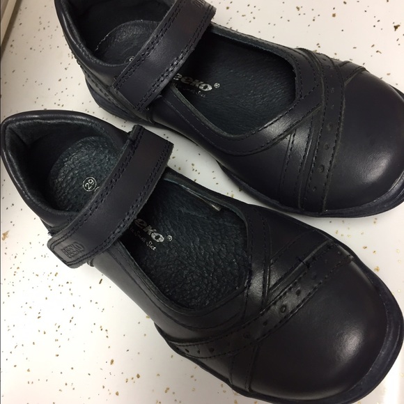 Beeko shoes - Picture 1 of 3