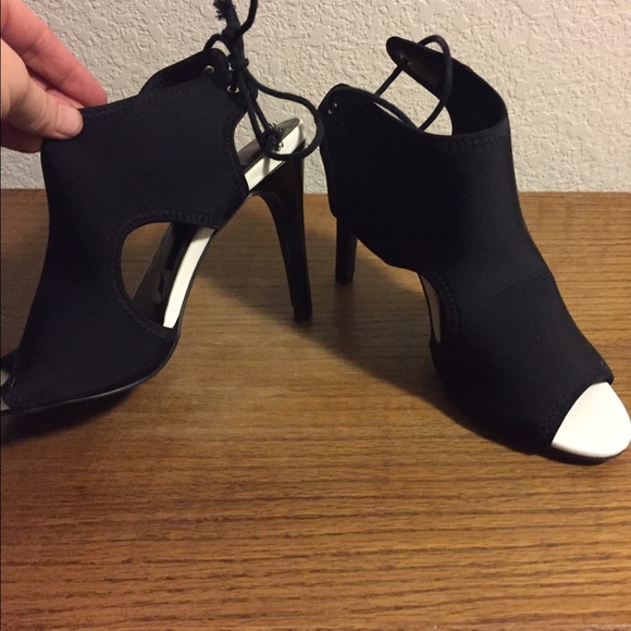 Juicy Heels- Black size 7.5- Brand New