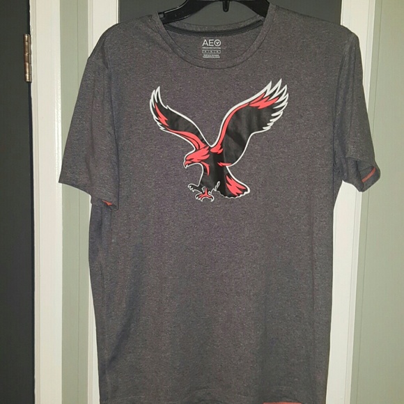 Men's American Eagle performance Tee