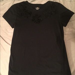 Izod black tee with flowers
