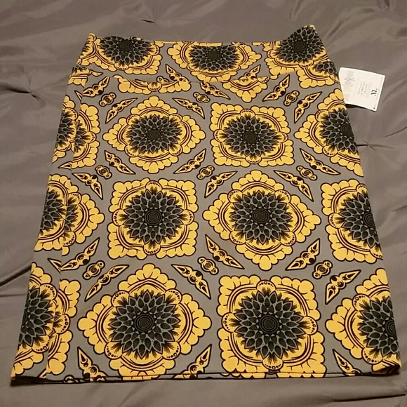 LuLaRoe Dresses & Skirts - Lularoe Cassie pencil skirt