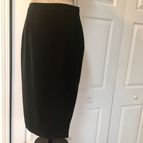 Doncaster Skirt, Size 4 - Picture 2 of 4