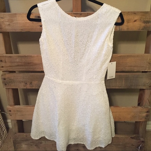 Vina Dress - Picture 3 of 4