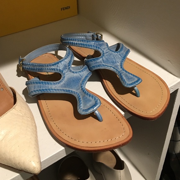 max studio sandals