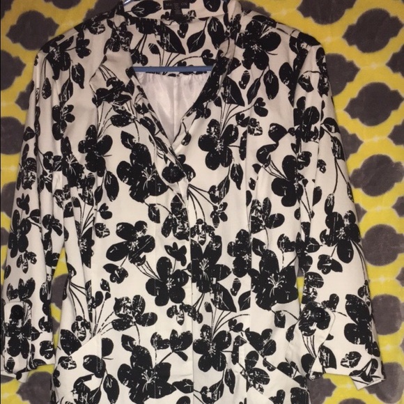 Madison Ladies Buttoned Jacket with Tie (M)