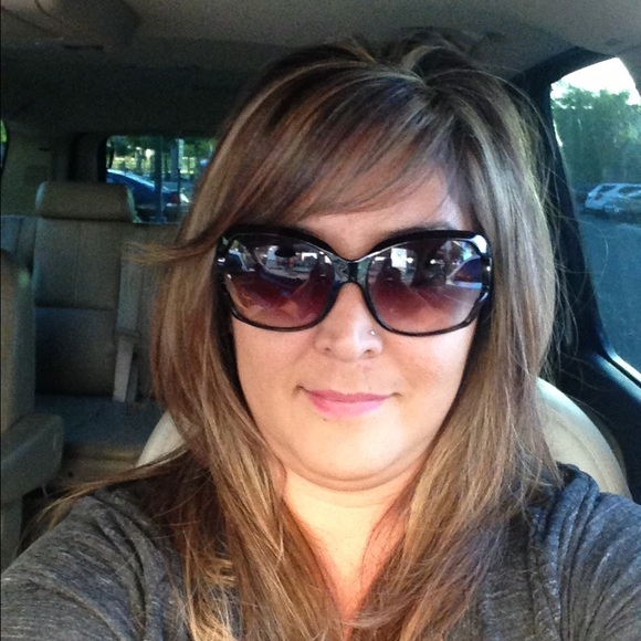 Meet your Posher, Gina - Picture 1 of 1