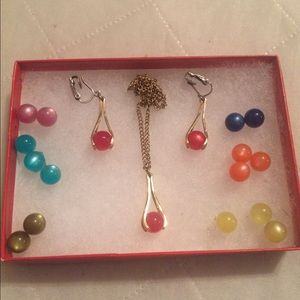 Earring and necklace set