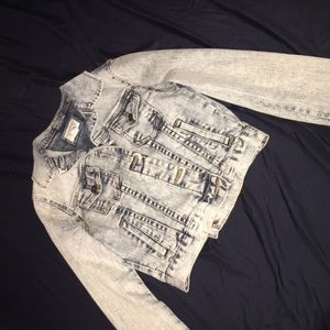 Light wash cropped jean jacket