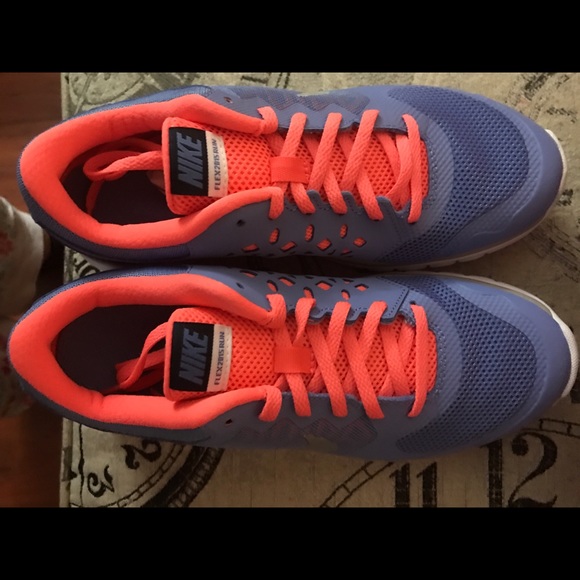 Nike Flex 2015 RN BRAND NEW IN BOX Size 6Y