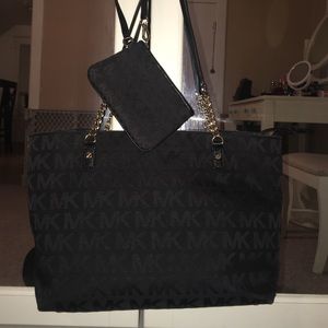 Michael kors large tote and matching wristlet