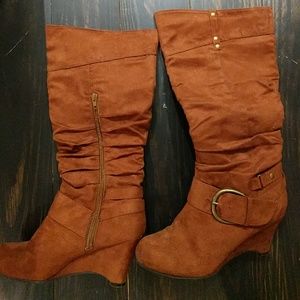 Low heel suede brown boots