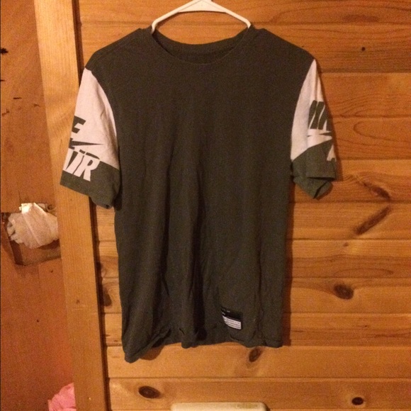 Nike gray and white shirt - Picture 1 of 2