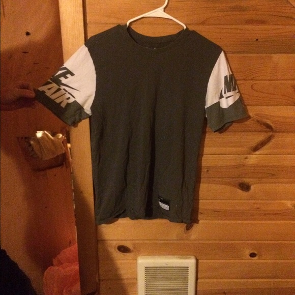 Nike gray and white shirt - Picture 2 of 2