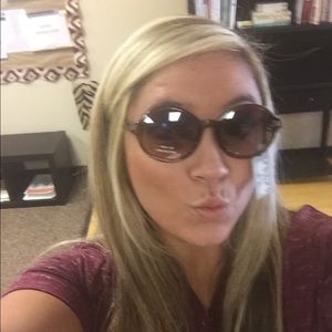 Meet your Posher, Lauren