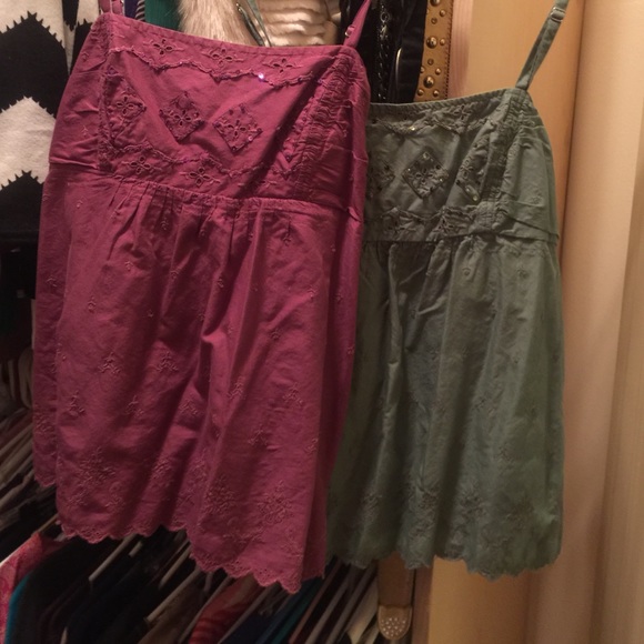 A bundle of two American eagle tops.