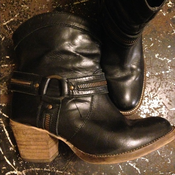Vintage Leather Dingo Ankle Boots