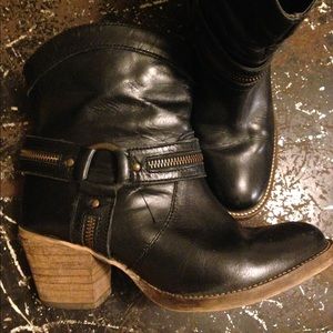 Vintage Leather Dingo Ankle Boots
