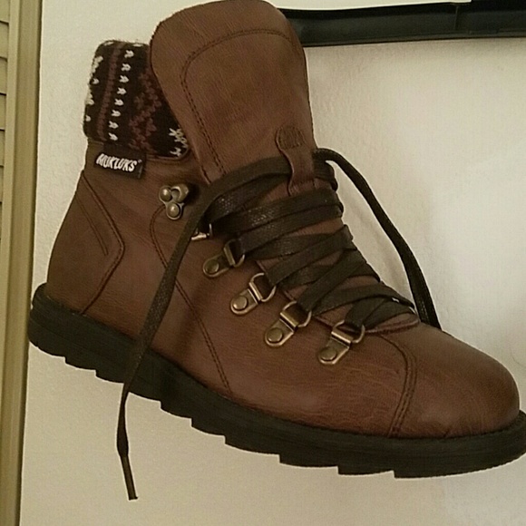 !!Brand new!!Muk Luk Brown lined booties