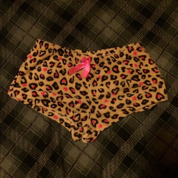 Wild cheetah print pajamas - Picture 1 of 2