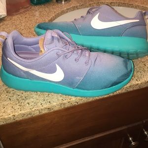 Women's 8.5 light purple and teal roshe runs