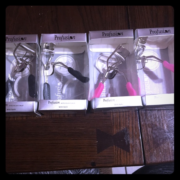Eyelash curlers