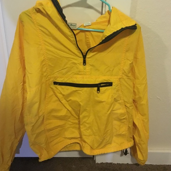 L.L Bean Yellow rain jacket ⭐️💛