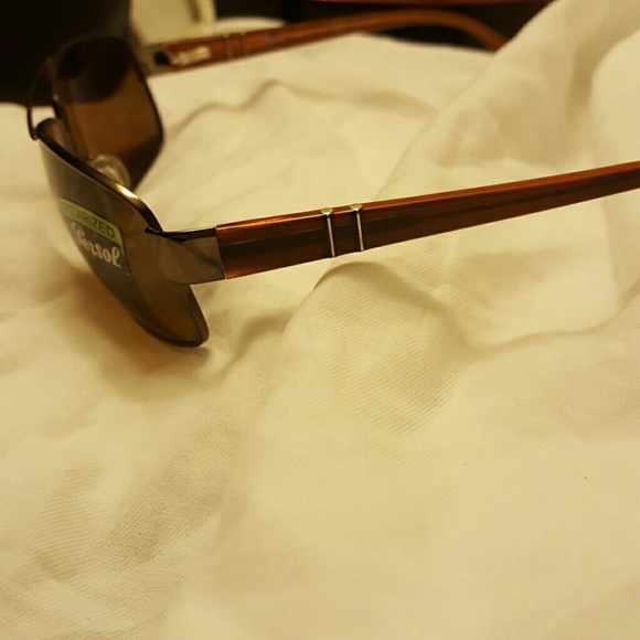 New Sunglasses with case - Picture 3 of 3